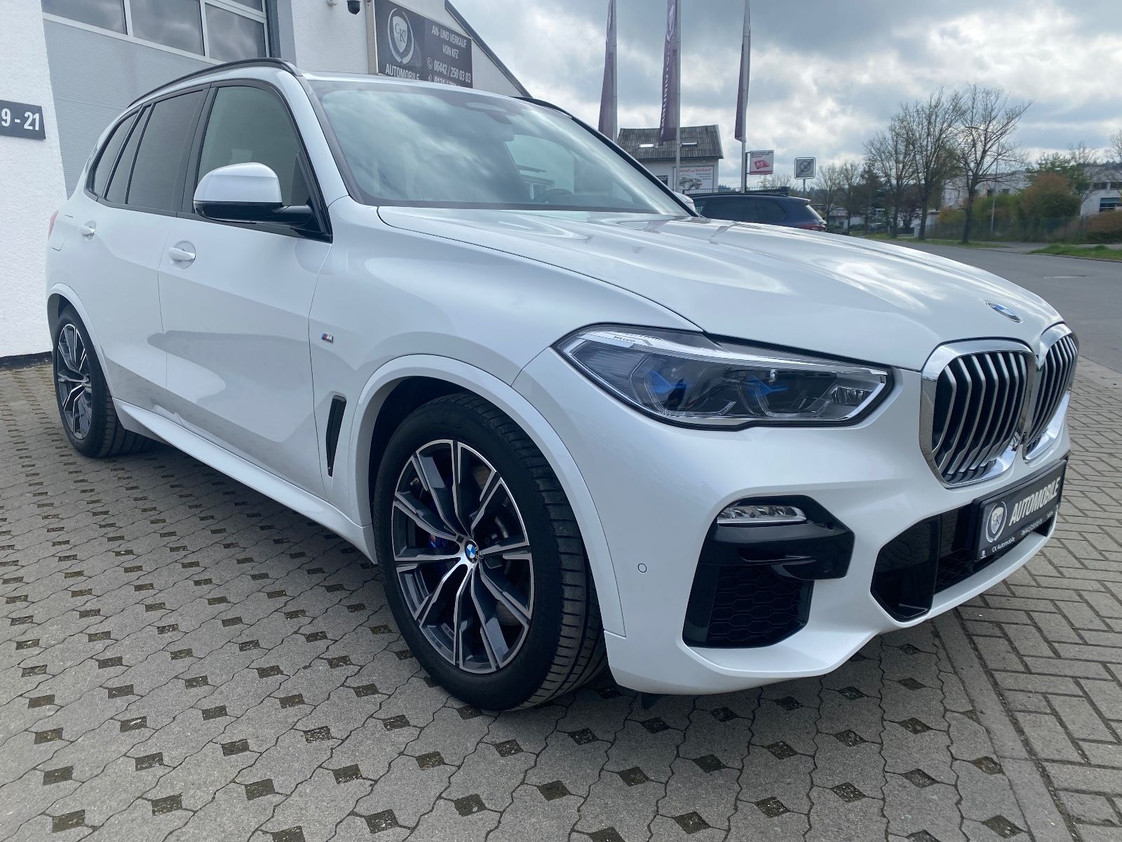 Fahrzeugabbildung BMW X5 xDrive 45 e M Sport/Laser/HeadUp/Pano/360°Kam