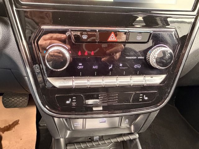 Fahrzeugabbildung Ssangyong Tivoli 1.5 Blackline Automatic Leder+Alu+Allw.