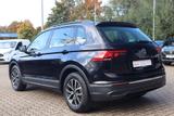 Volkswagen Tiguan 1.5 TSI Life LED Navi ACC App-Connect PDC - : mit Apple Carplay, Geländewagen