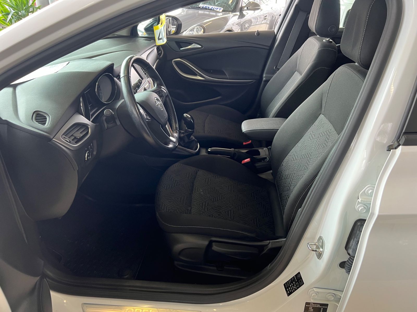 Fahrzeugabbildung Opel Astra K Lim. 5-trg. Active Start/Stop