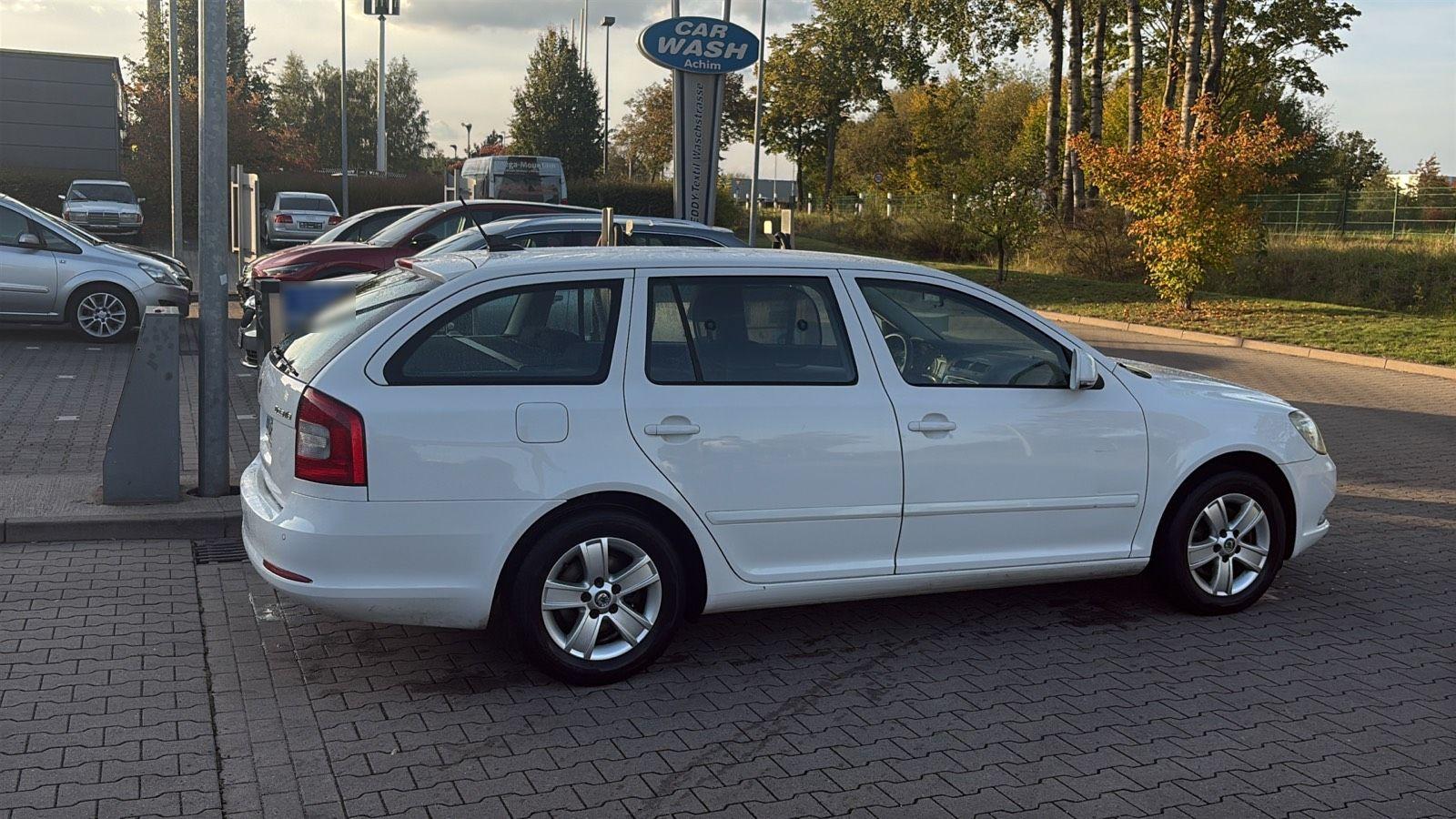Skoda Octavia 2011 — photo 12