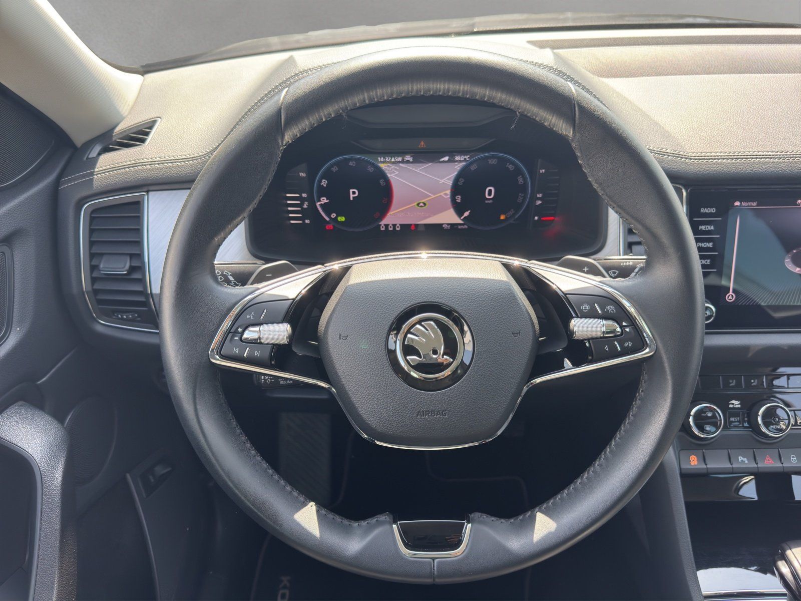 Fahrzeugabbildung SKODA Kodiaq 1.5 TSI DSG Ambition/AHK/KAMERA/ACC/