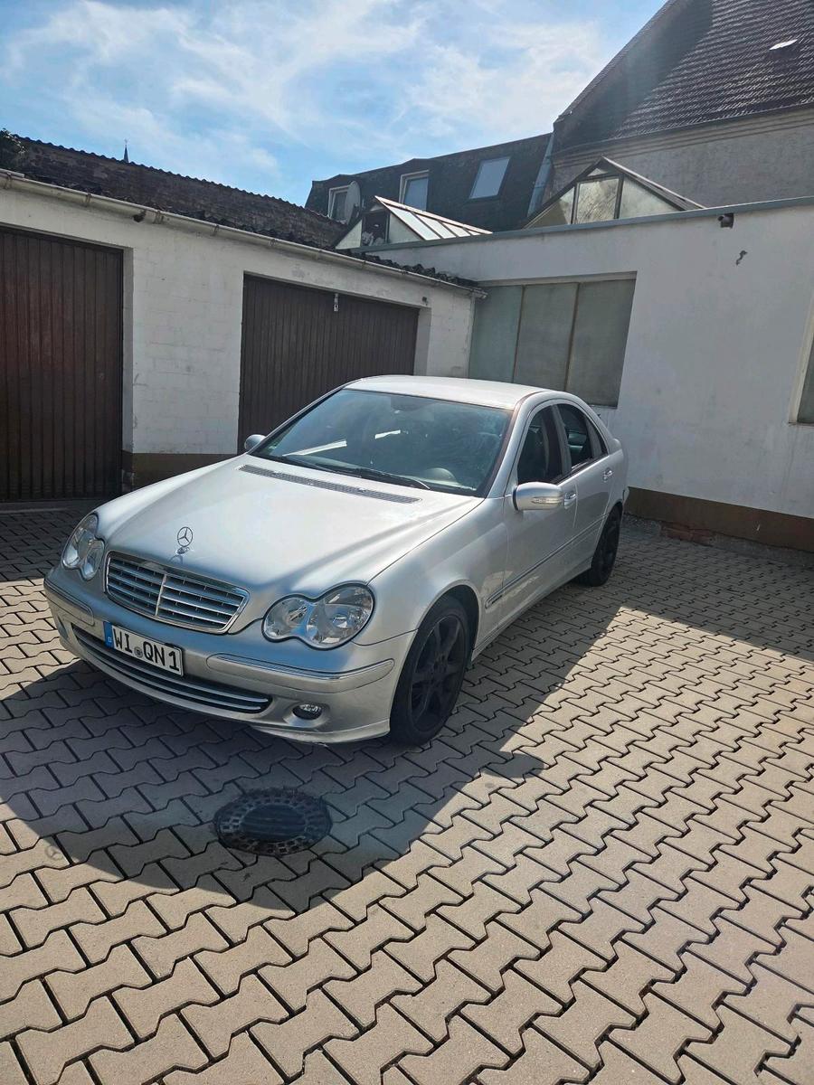 Mercedes-Benz C 220