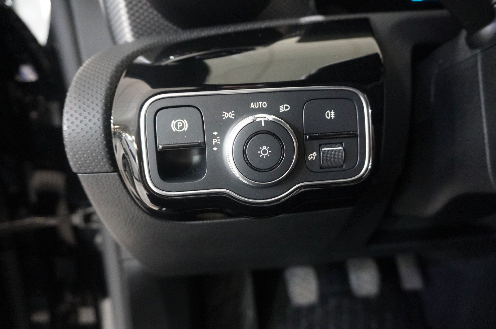 Fahrzeugabbildung Mercedes-Benz CLA 200 COUPE PROGRESSIVE NAVI/LED/KAMERA/VIRTU.
