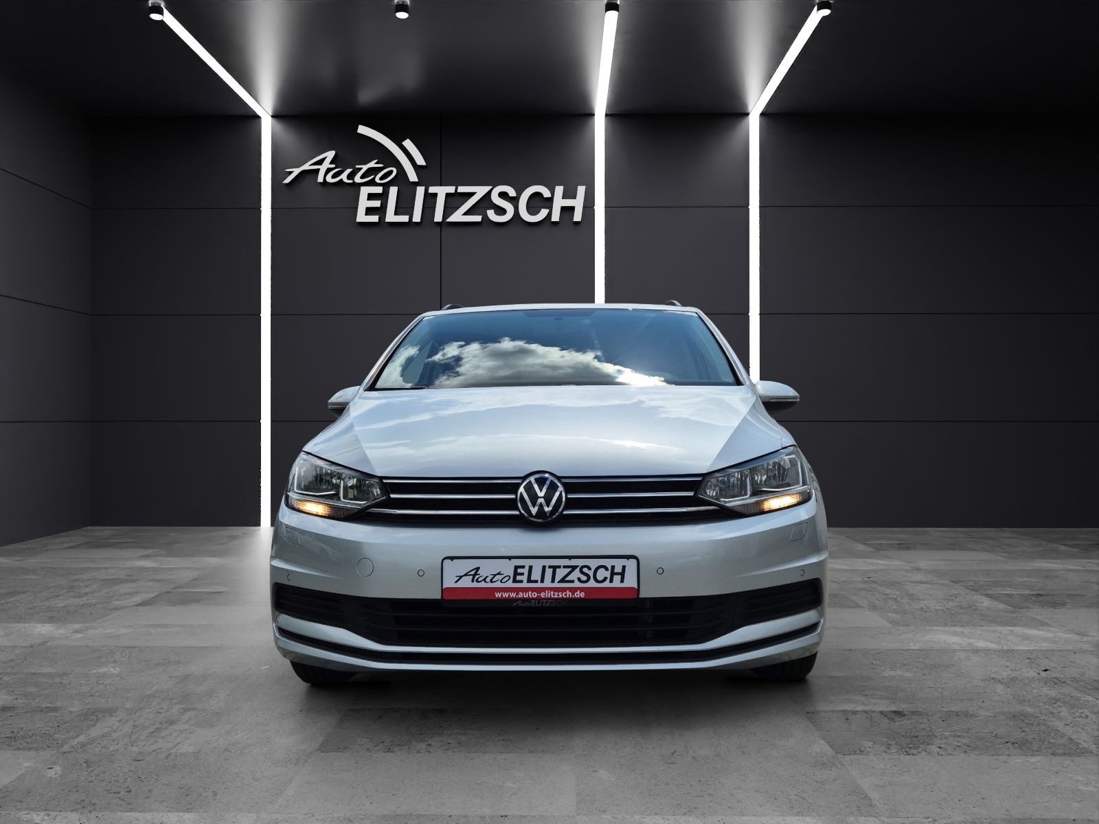 Fahrzeugabbildung Volkswagen Touran TDI Comfortline DSG AHK Navi PDC SH LM
