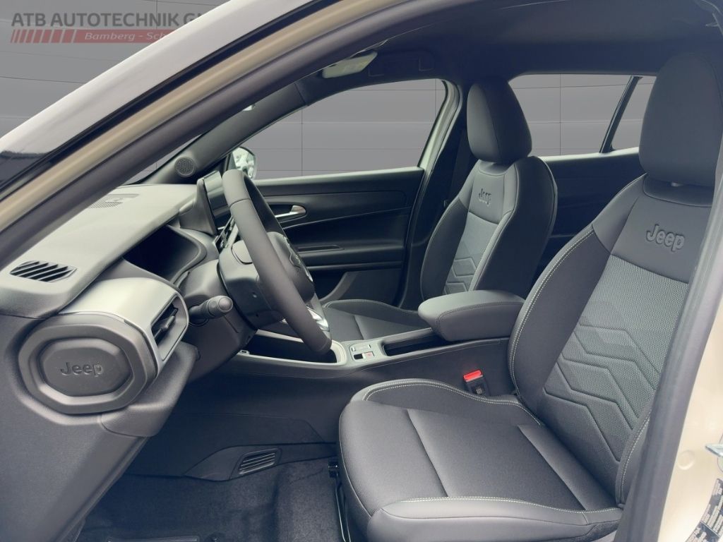 Fahrzeugabbildung Jeep Avenger e-Hybrid Altitude NAVI ELEKTR HECK WINTE