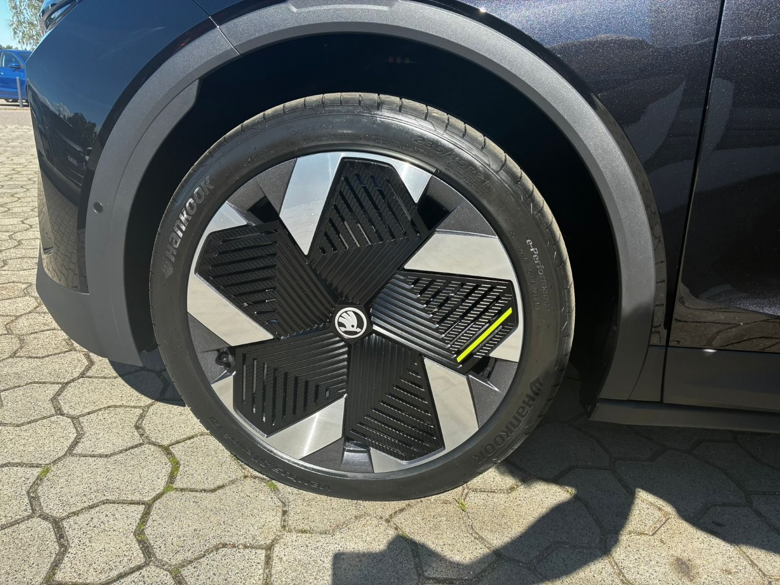 Fahrzeugabbildung SKODA Elroq RS 360°cam*AHK*21Zoll*Head-Up*Wärmepumpe