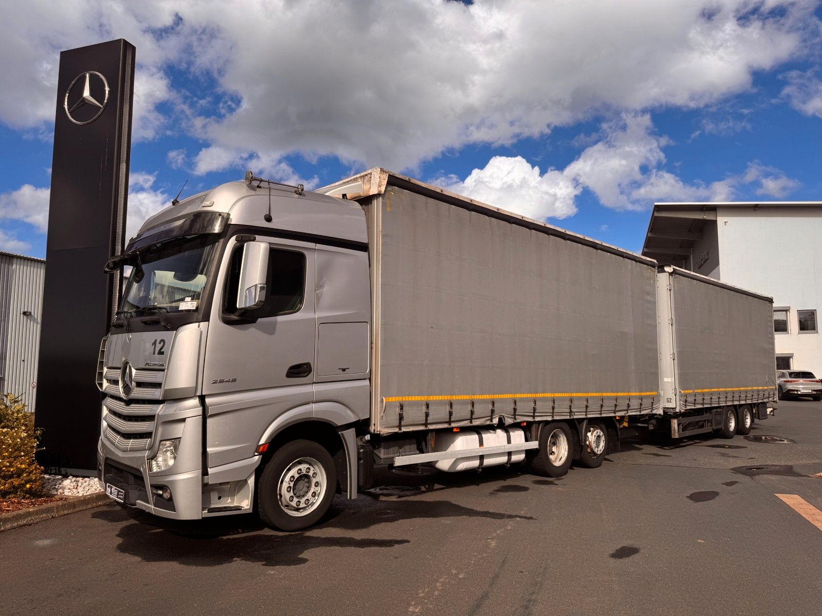 Fahrzeugabbildung Schmitz Cargobull SGF*C2 Pritsche Plane