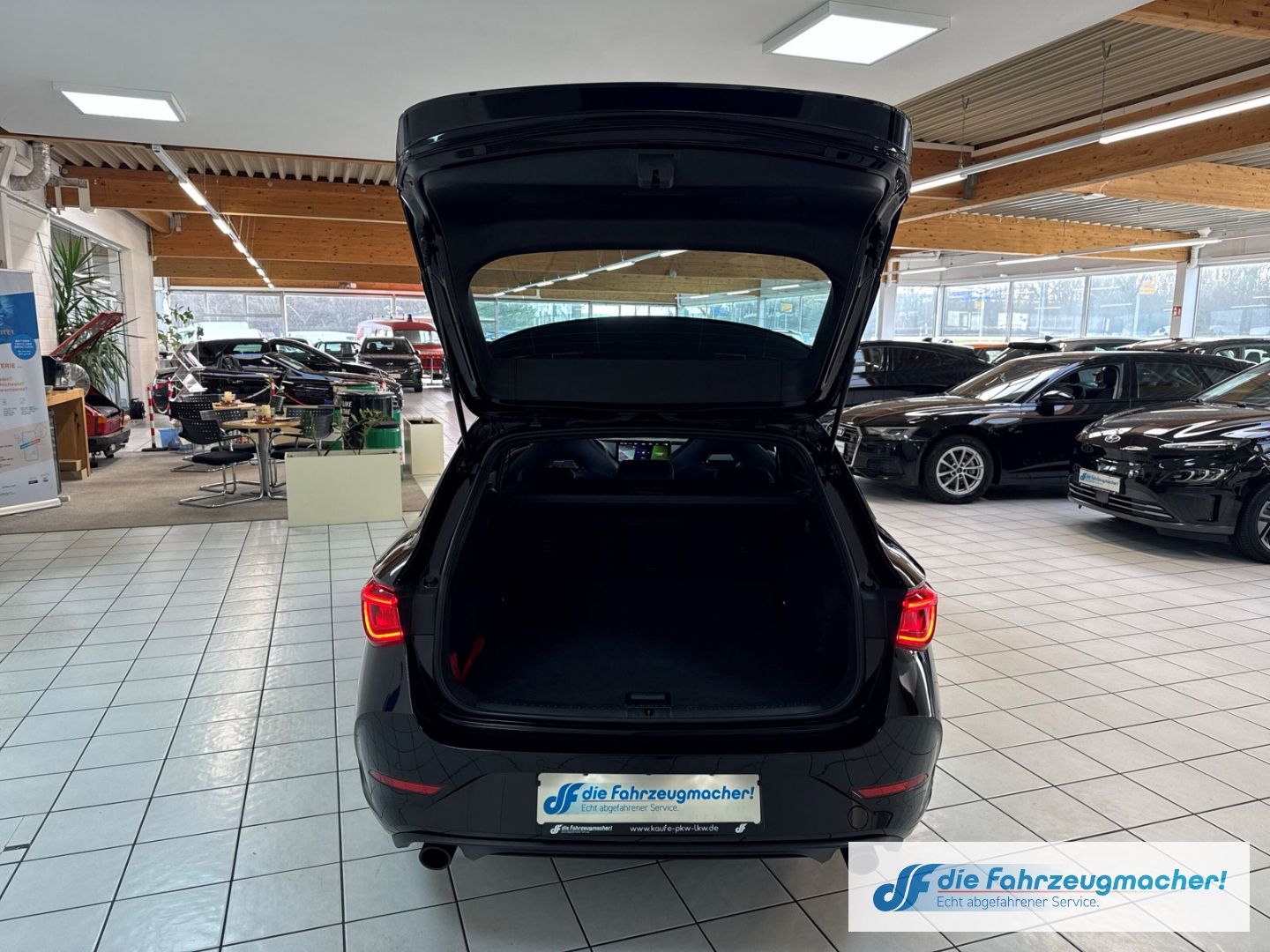 Fahrzeugabbildung CUPRA Leon Sportstourer VZ AD Navi Leder Digitales Coc