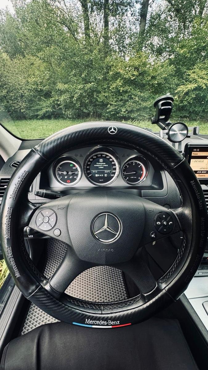 Mercedes-Benz C220 2011 — photo 11