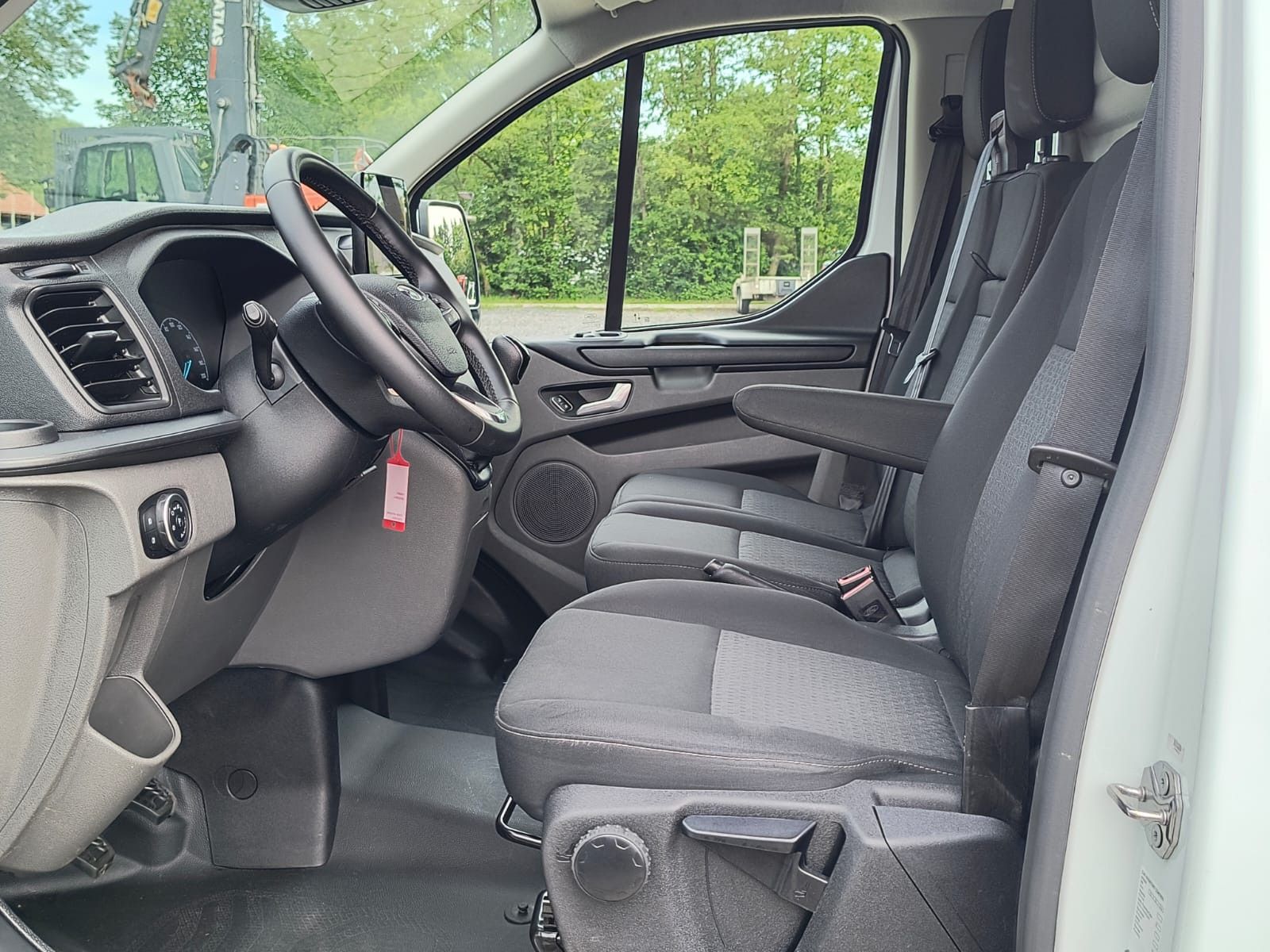 Fahrzeugabbildung Ford Transit Custom 320 L2 TEMP/NAVI/KAM/KLIMA/HOLZ