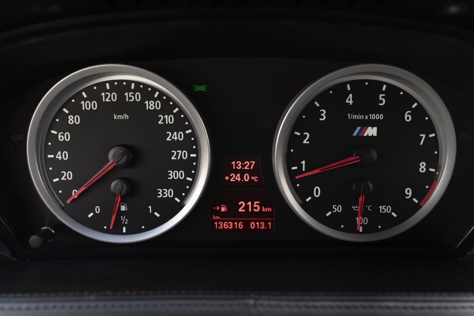 Fahrzeugabbildung BMW M6 Coupé Manual 1/323 Head Up Individual Audio