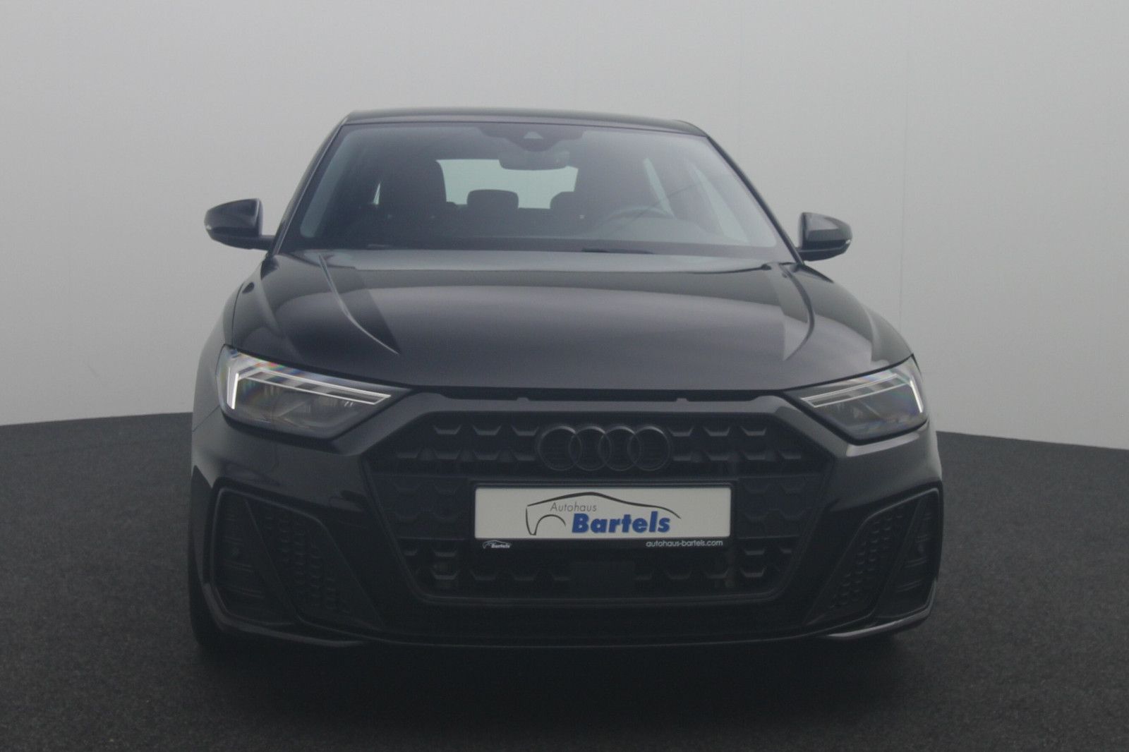 Fahrzeugabbildung Audi A1 Sportback 30 TFSI S line 18"Optik schwarz LED