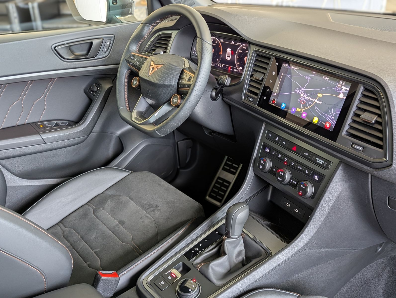 Fahrzeugabbildung CUPRA Ateca 1.5 TSI DSG Business-Plus AHK-Vorb. 19"