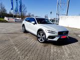 Volvo V60 Cross Country D4 AWD Geartronic - - silberne Volvo V60 Cross Country
