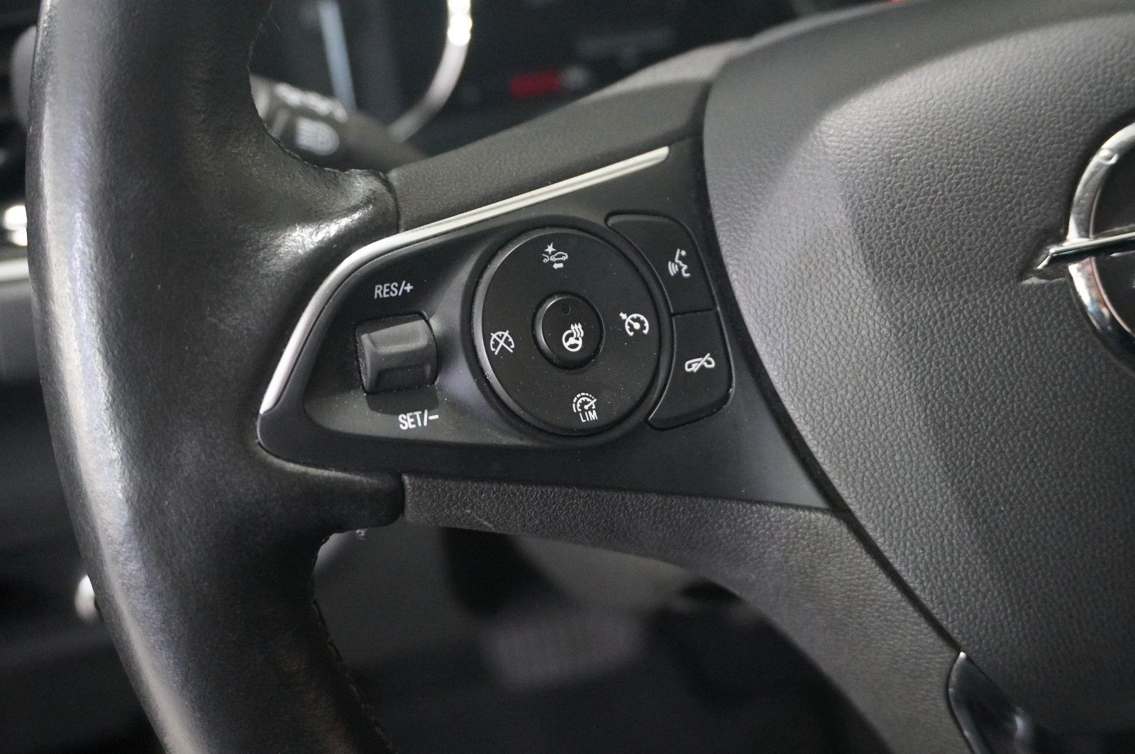 Fahrzeugabbildung Opel Insignia B ST 2.0D ELEGANCE NAVI/LED/KAMERA/DAB+