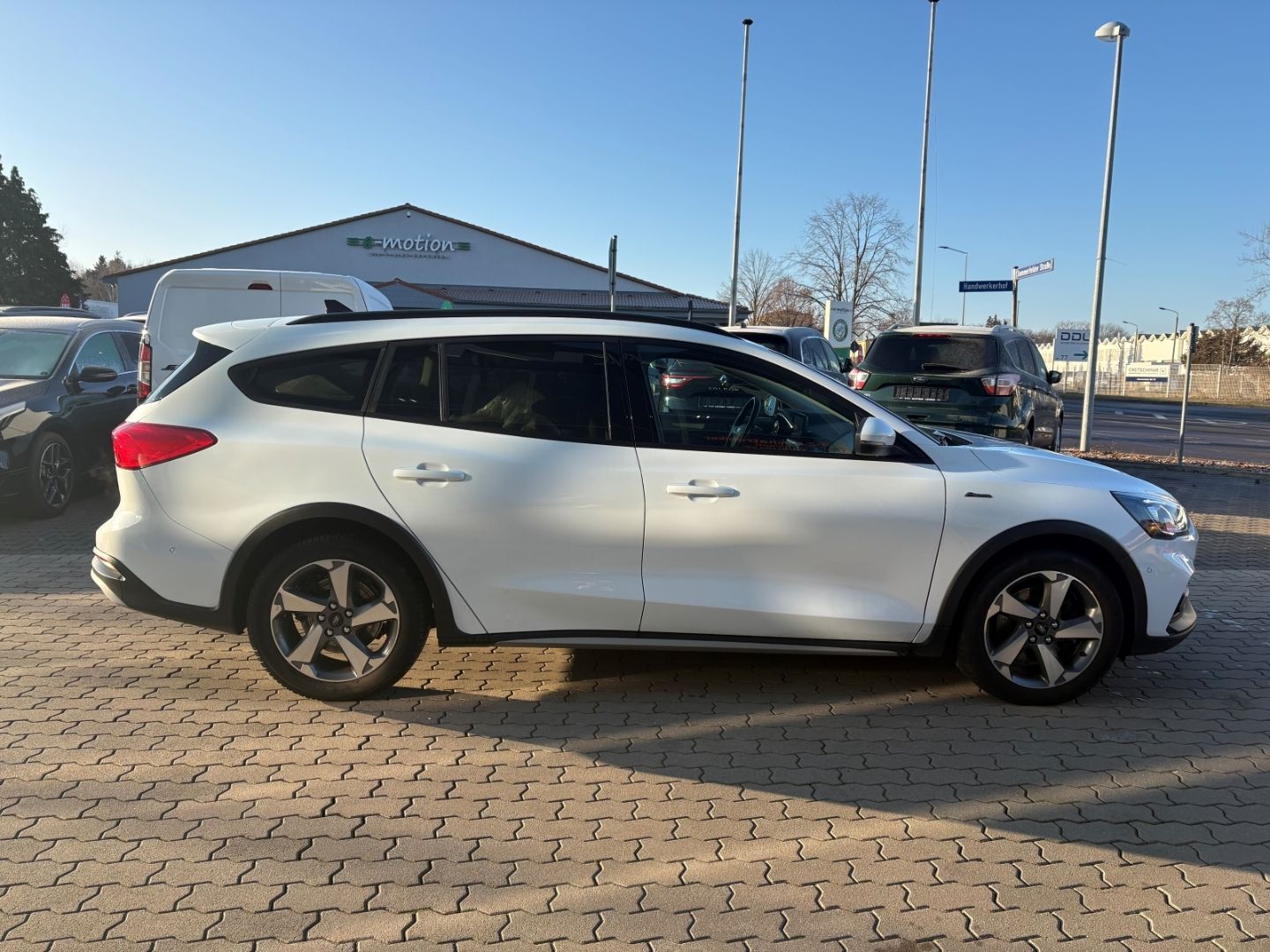 Fahrzeugabbildung Ford Focus Turnier Active BeheizbareWWS Navi LED Appl