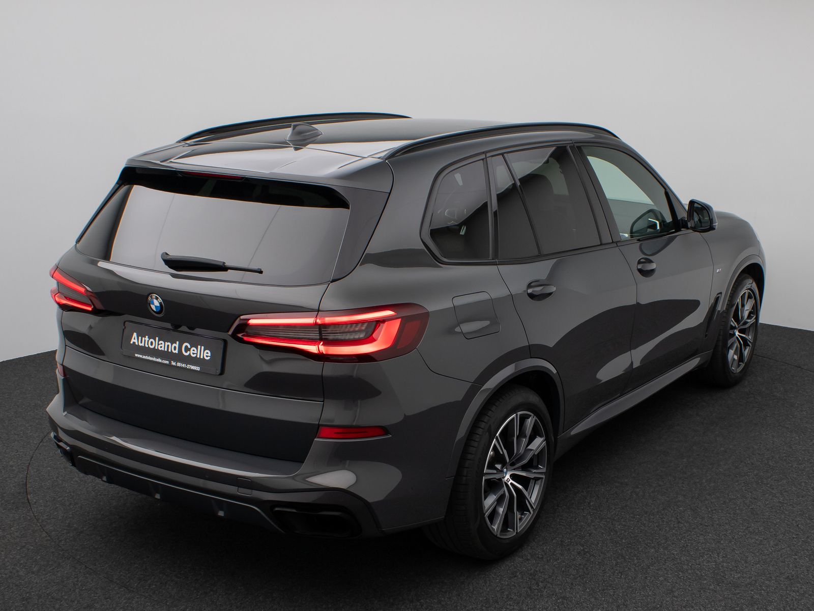 Fahrzeugabbildung BMW X5 xD30d M Sport Kamera HUD DAB HiFi Komfort 20"