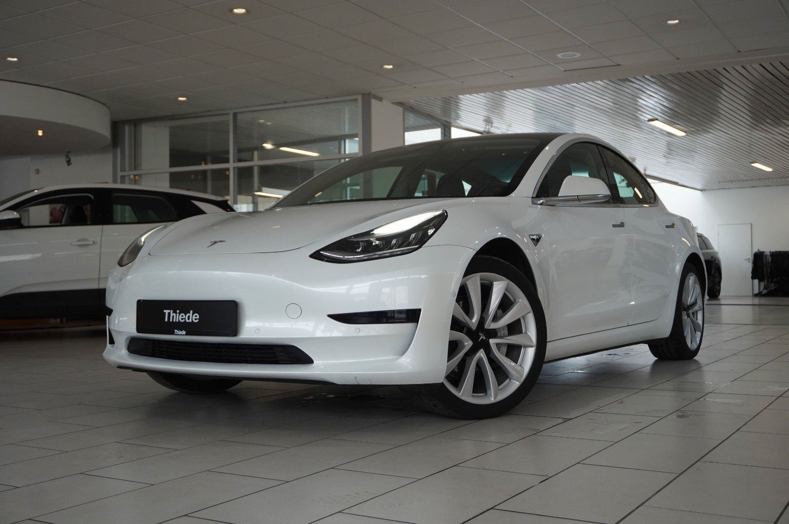 Fahrzeugabbildung Tesla Model 3 Standard Range Plus NAVI/KAMERA/SH/PANO