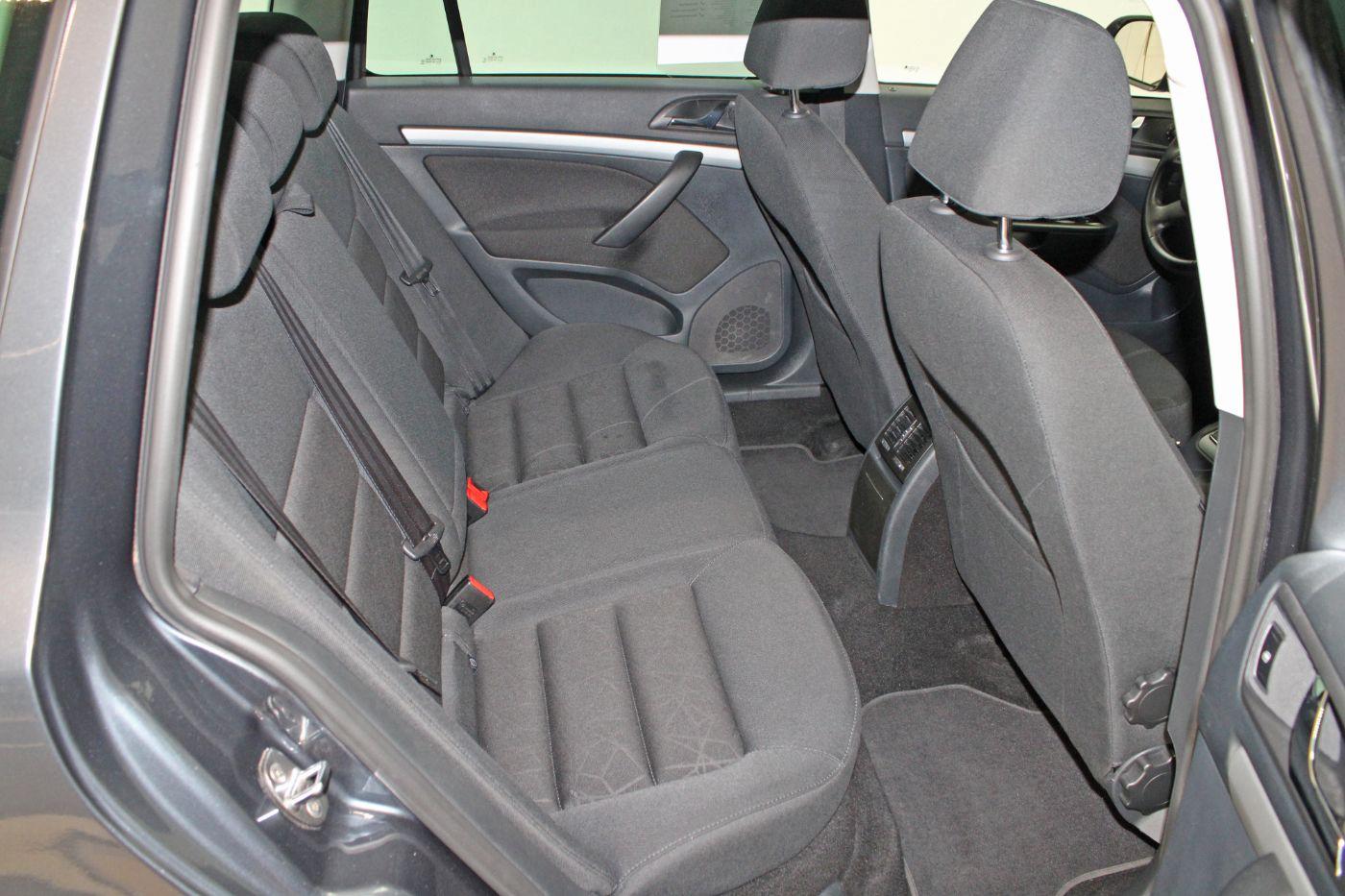 Skoda Octavia 2012 — фото 10