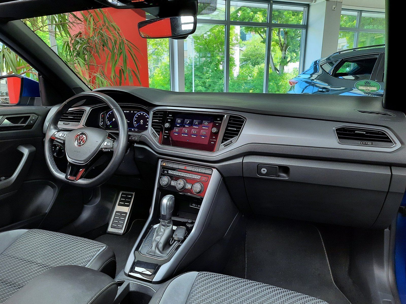 Fahrzeugabbildung Volkswagen T-Roc Cabrio R-Line TSI DSG *Cam*ACC*App*LED*