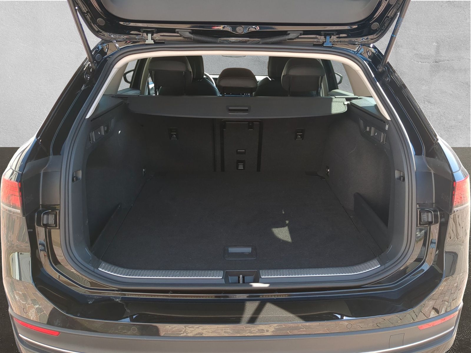 Fahrzeugabbildung Volkswagen Passat Variant 2.0 TDI Business AHK Kamera SHZ A