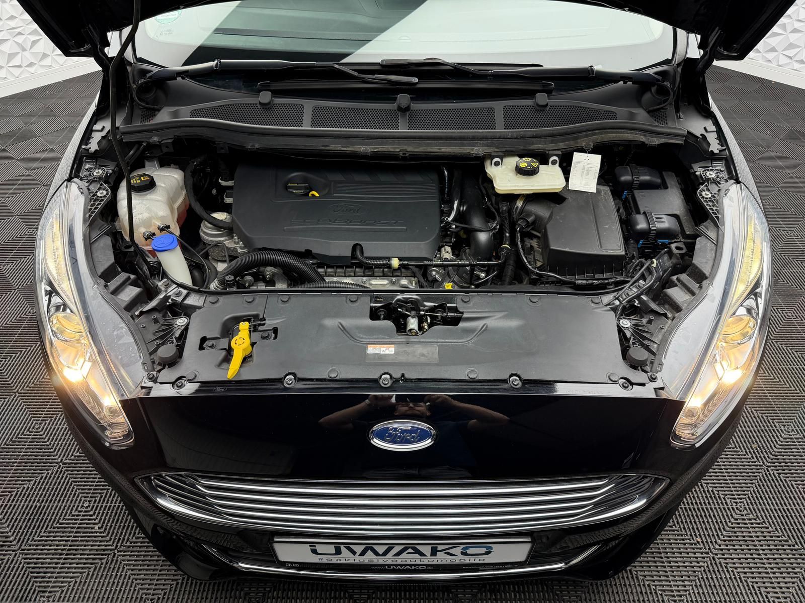 Fahrzeugabbildung Ford S-MAX 1.5 TITANIUM/7-SITZE/KEYLES/RCAM/NAV/PDC