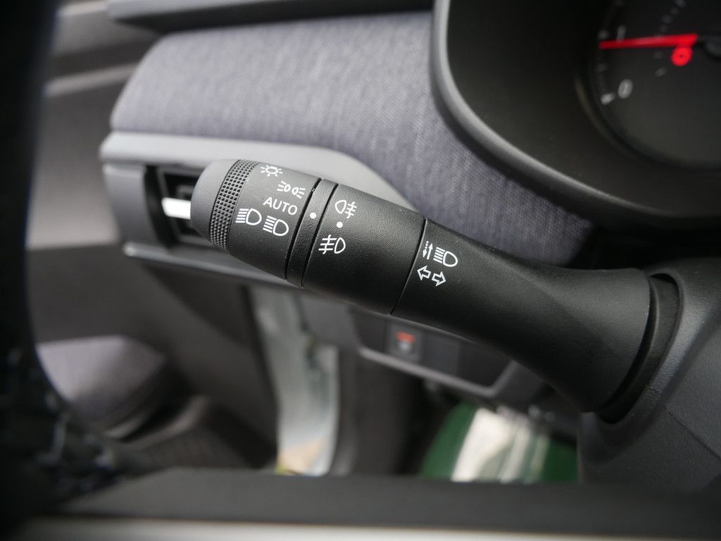Fahrzeugabbildung Dacia Sandero Expression TCe 100
