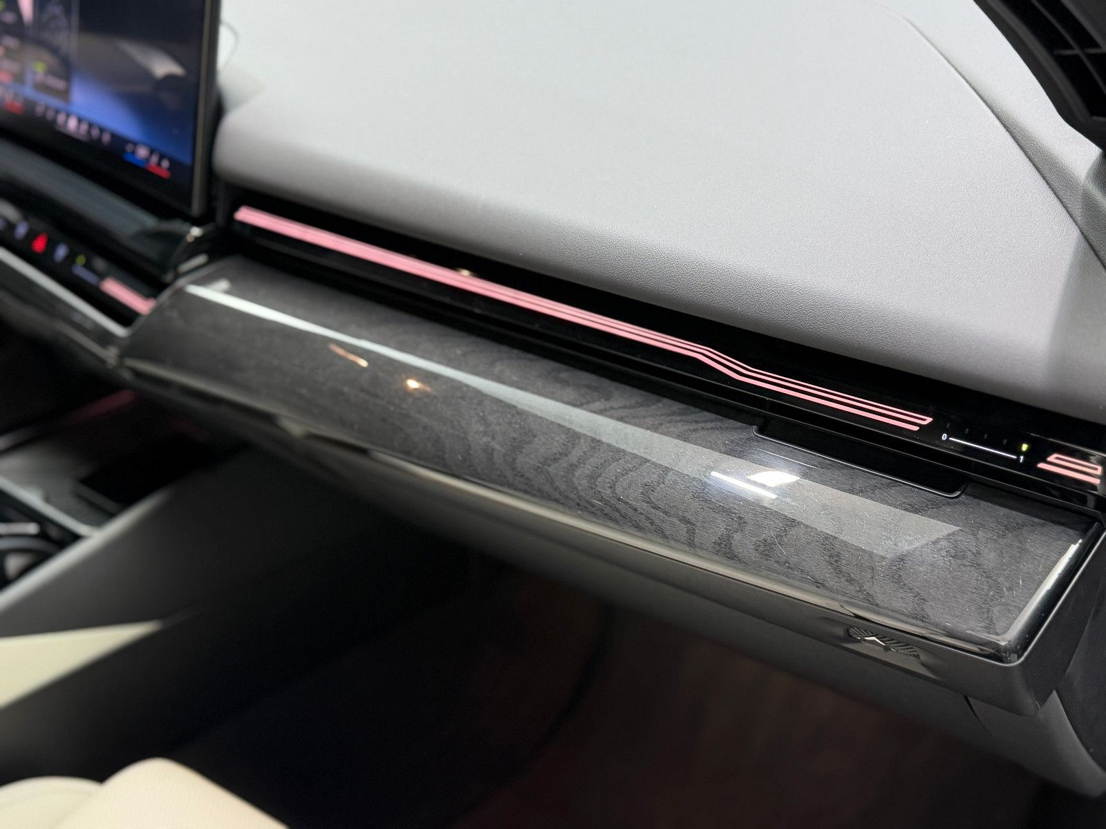 Fahrzeugabbildung BMW 520 d Limousine M Sport|H&K|HuD|Garantie