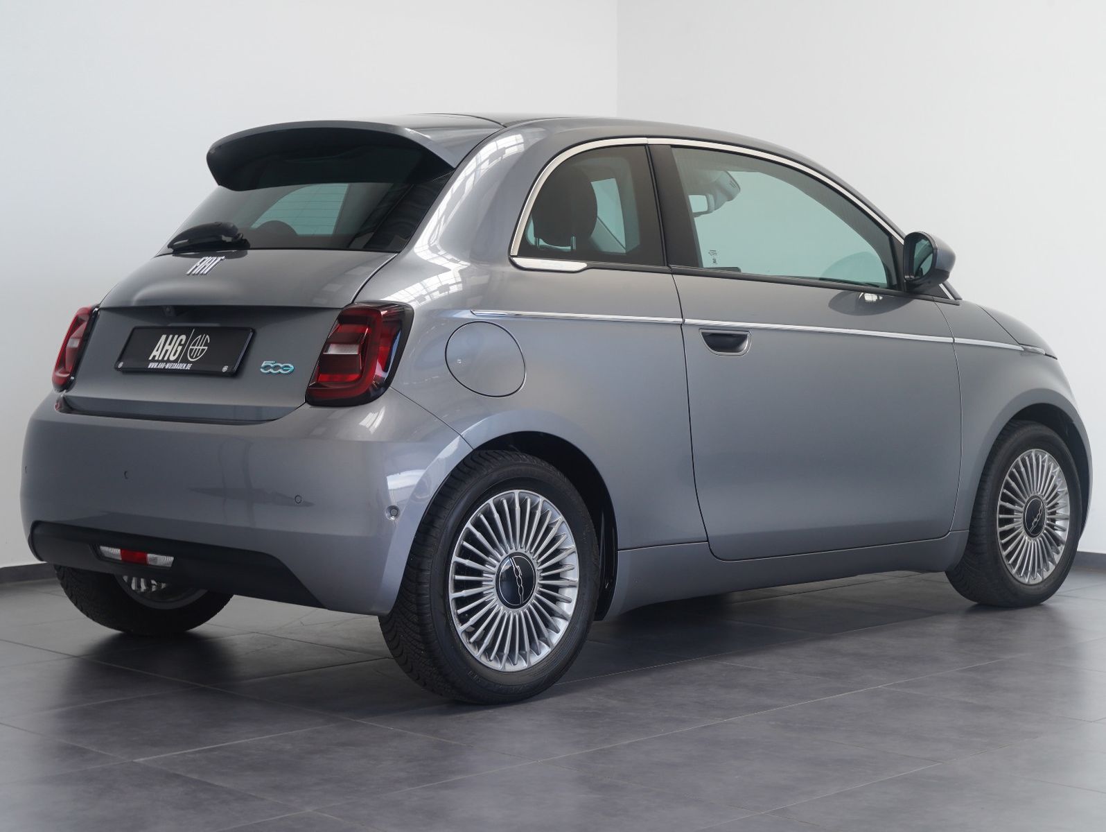 Fahrzeugabbildung Fiat 500e 87KW/42kWh/DC-LADEN/CARPLAY/DAB/SOH/KAMERA