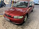 Mazda 323 98tkm Automatik - Mazda 323 mit Benzin-Antrieb: Kleinwagen