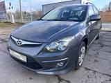 Hyundai i30 CW 1.4 Classic - Hyundai i30 aus 2011 mit Benzin-Antrieb: Kombi