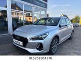 Hyundai i30 cw Trend+Rückfahrkam+Tempom.+Navi+LED+1 Hand - Hyundai i30 mit Benzin-Antrieb: Silber, Kombi