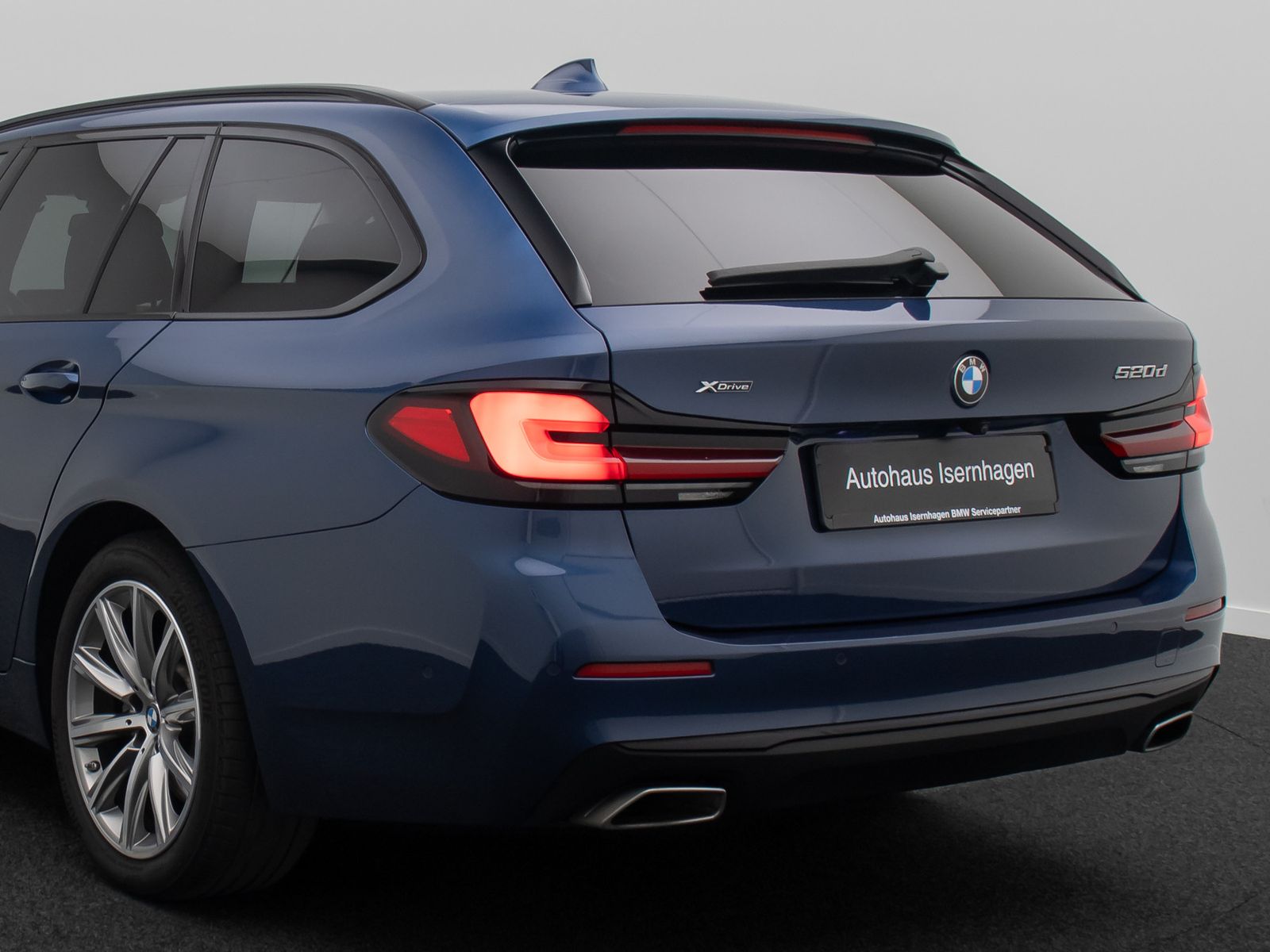 Fahrzeugabbildung BMW 520d xD DAB HUD Kamera Alarm Panoram Leder Sport