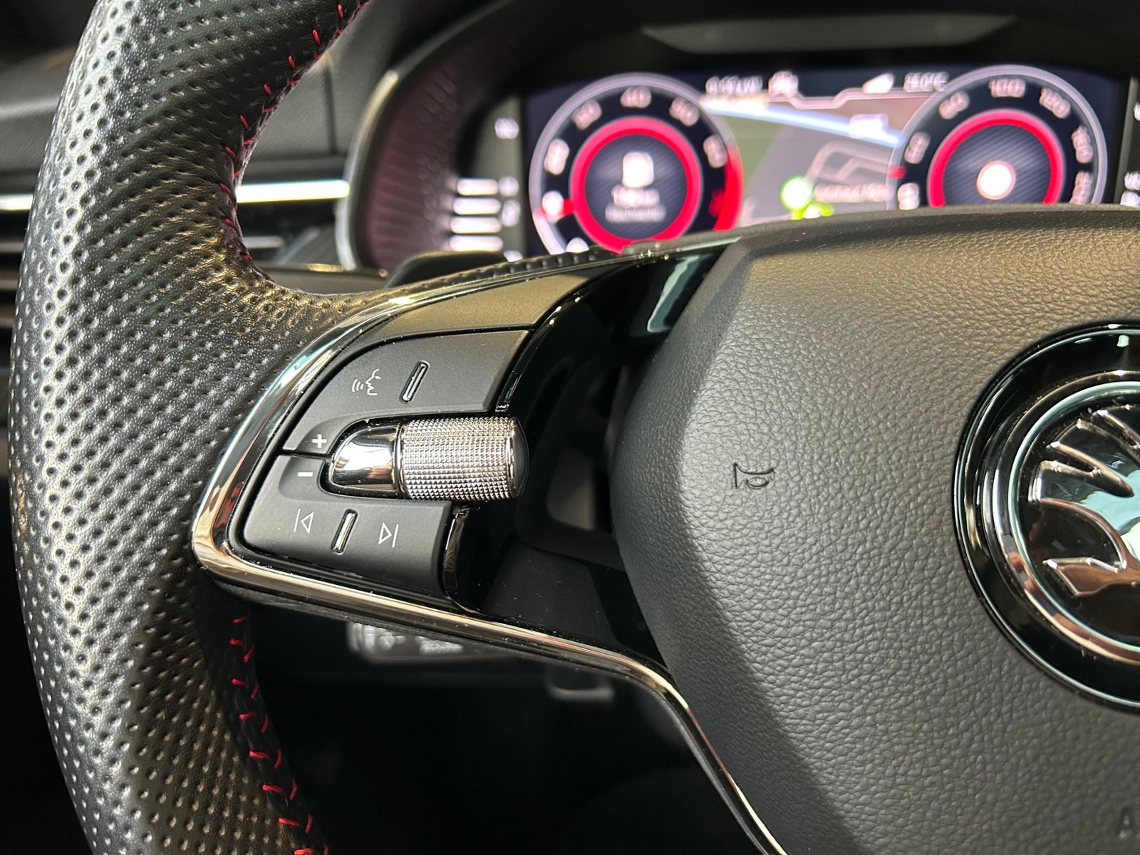 Fahrzeugabbildung SKODA KAMIQ Monte Carlo PANO LED NAVI