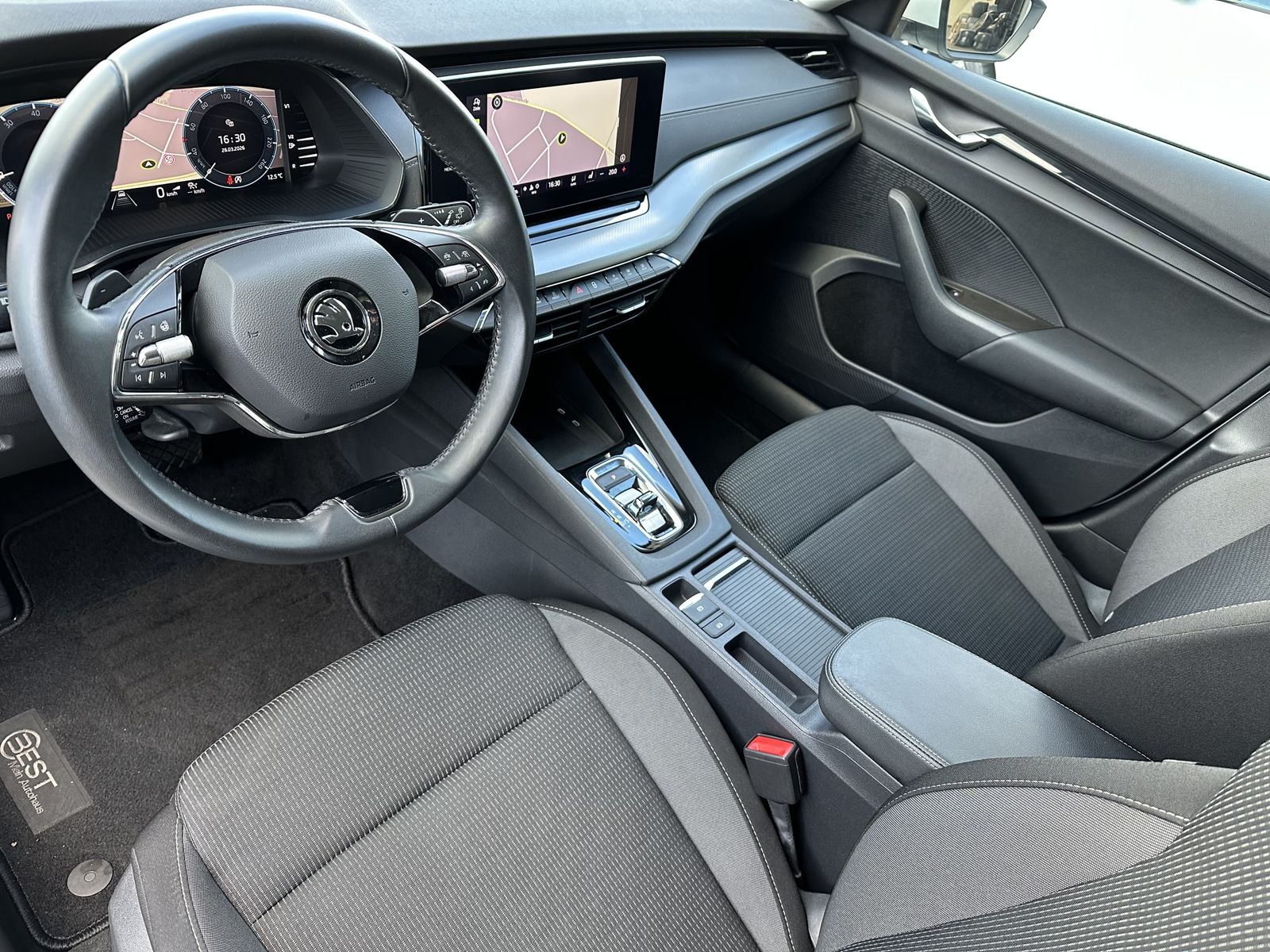 Fahrzeugabbildung SKODA Octavia Combi 2.0 TDI DSG Ambition NAV+LED+VCOCK