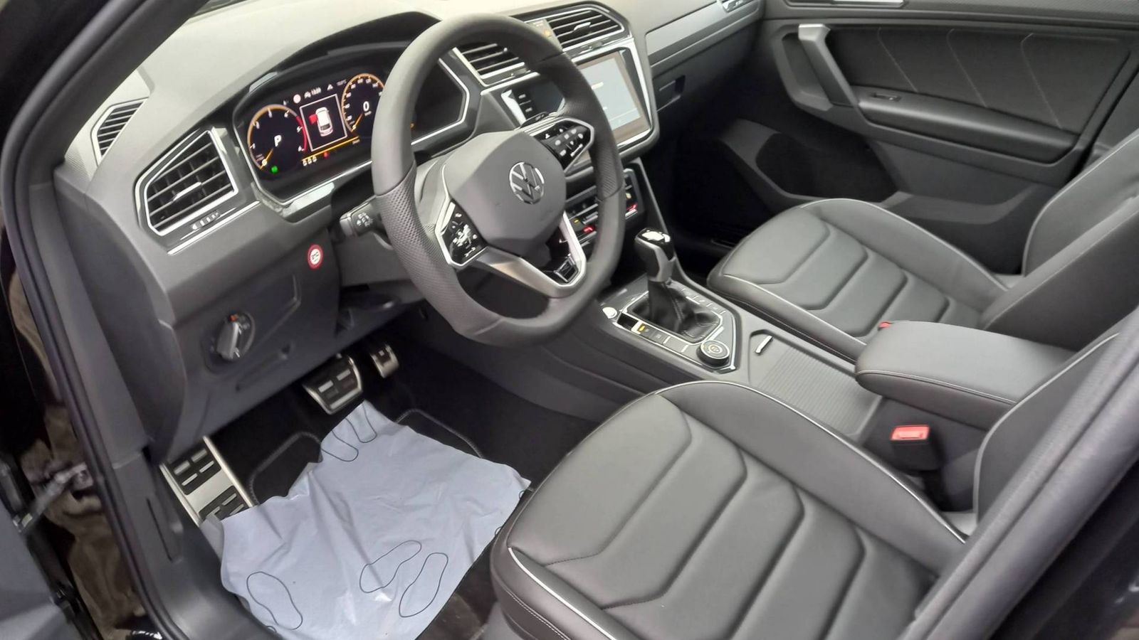 Fahrzeugabbildung Volkswagen Tiguan 2,0 TDI SCR DSG 4 Motion R-Line