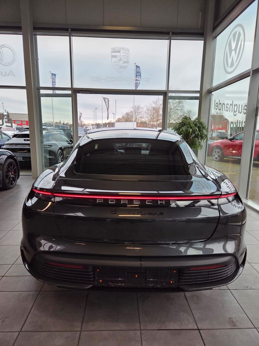 Fahrzeugabbildung Porsche Taycan Turbo S/PCCB/Carbon/Voll!