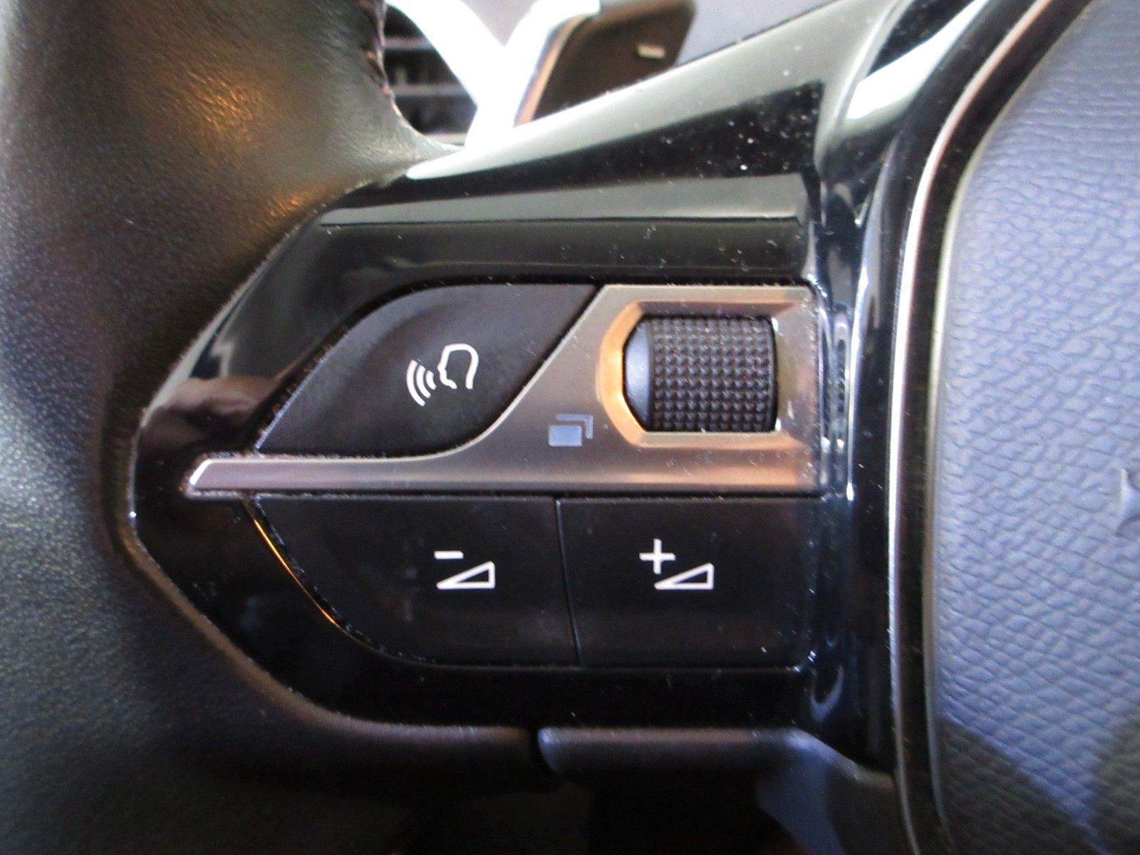 Fahrzeugabbildung Peugeot 5008 Active Pack 1.5D LED/NAVI/AHK/PDC/R´CAM