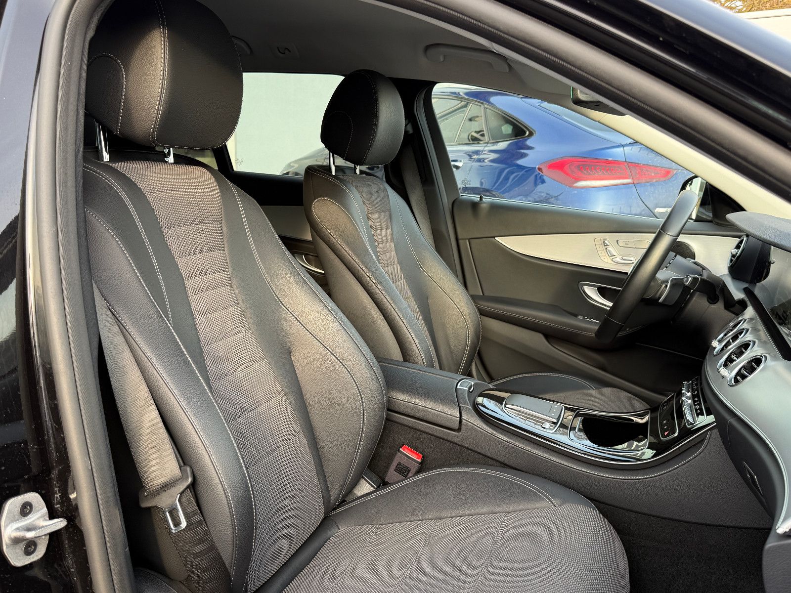 Fahrzeugabbildung Mercedes-Benz E 300de T Avg ACC HUD Keyless-Go Memory Kamera