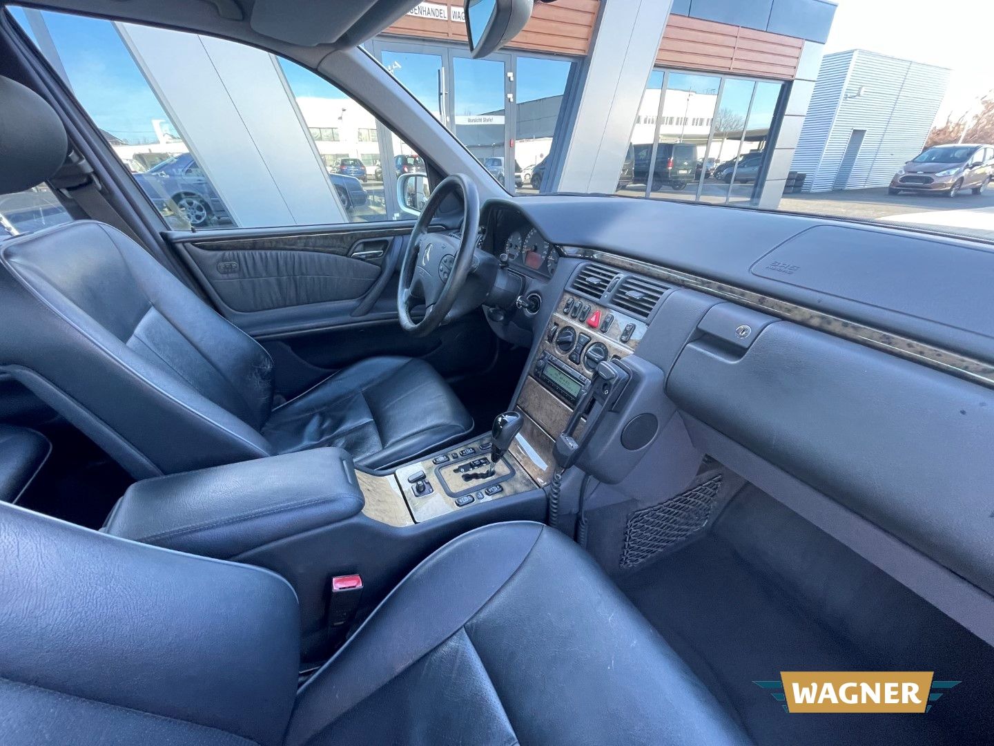 Fahrzeugabbildung Mercedes-Benz E 200 Kompressor AVANTGARDE Automatik