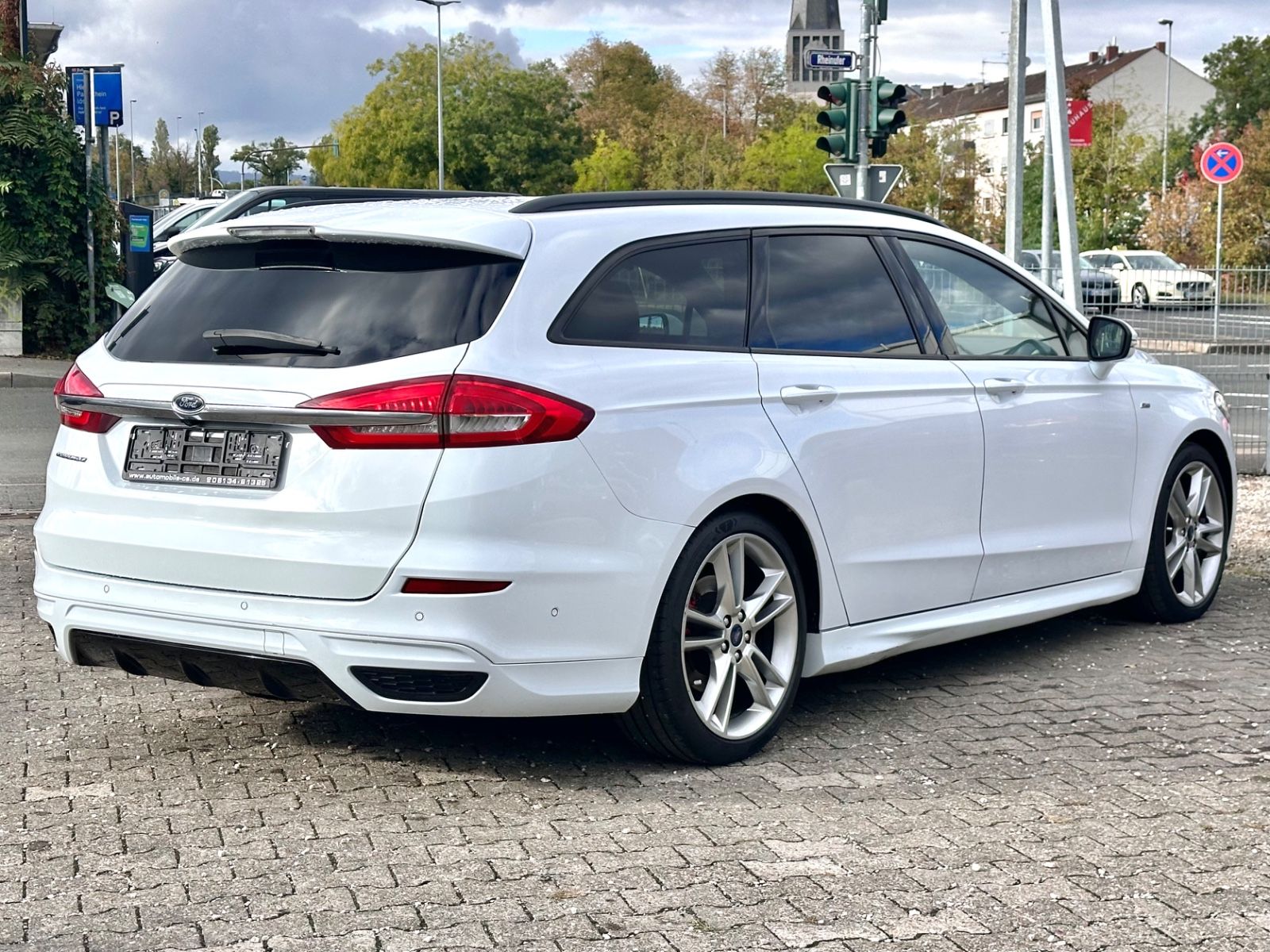 Fahrzeugabbildung Ford MONDEO TURNIER ST-LINE*KAMERA+LED*
