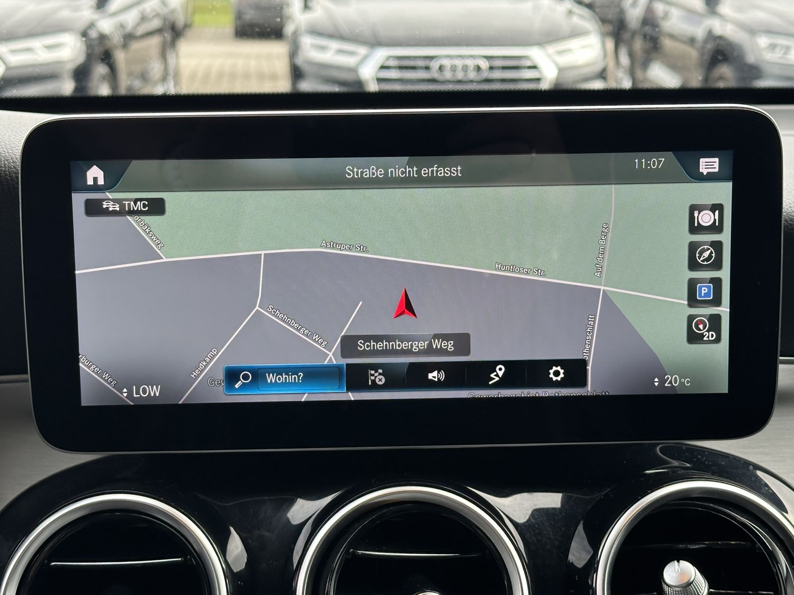 Fahrzeugabbildung Mercedes-Benz GLC 300e 4M AMG-Line NAV+LED+PANO+CARPLAY+20ZOLL