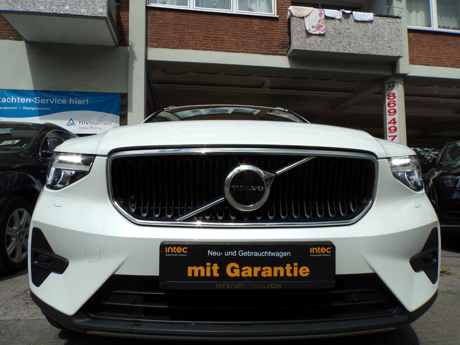 Volvo XC40 T2 Core 2WD 5T Navi PDC+Kam  LED MFL SHZ
