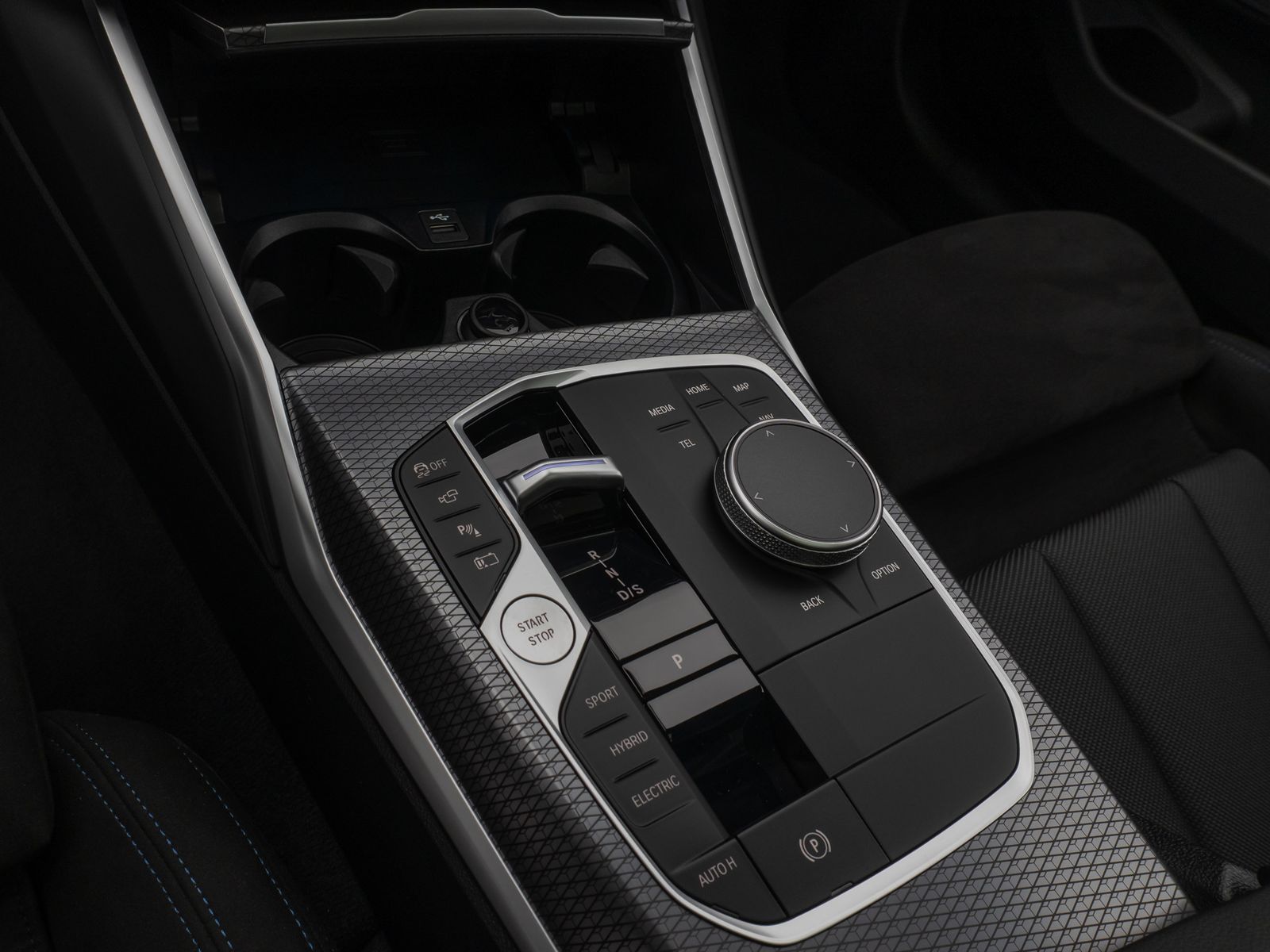 Fahrzeugabbildung BMW 330e M Sport Panorama 360°HUD DAB H/K AHK ACC