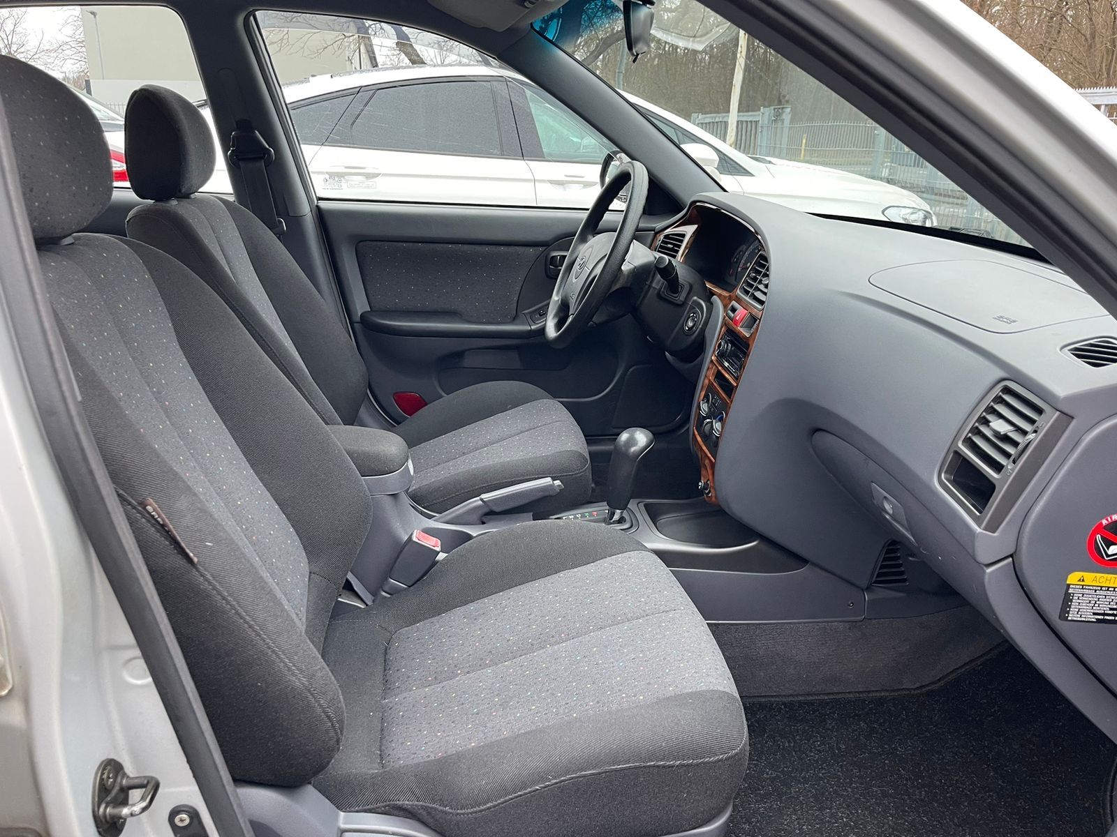 Fahrzeugabbildung Hyundai Elantra 1.6 GLS*Klima*Automatik*