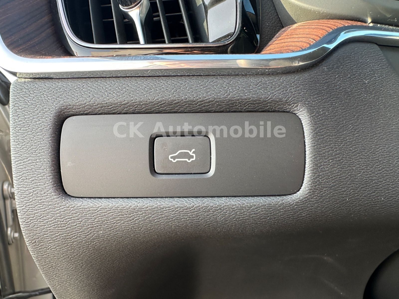 Fahrzeugabbildung Volvo XC60 B5 UltimateBright AWD/Head-Up/Pano/360°/AHK