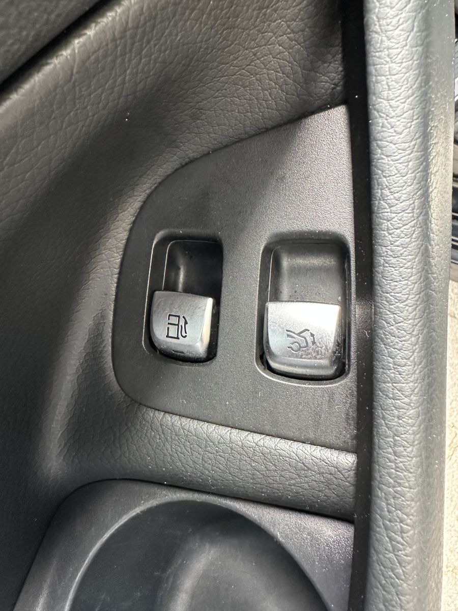 Fahrzeugabbildung Mercedes-Benz E 300e T Avantgarde NAV+LED+KAMERA+SHZ+VCOCKPIT