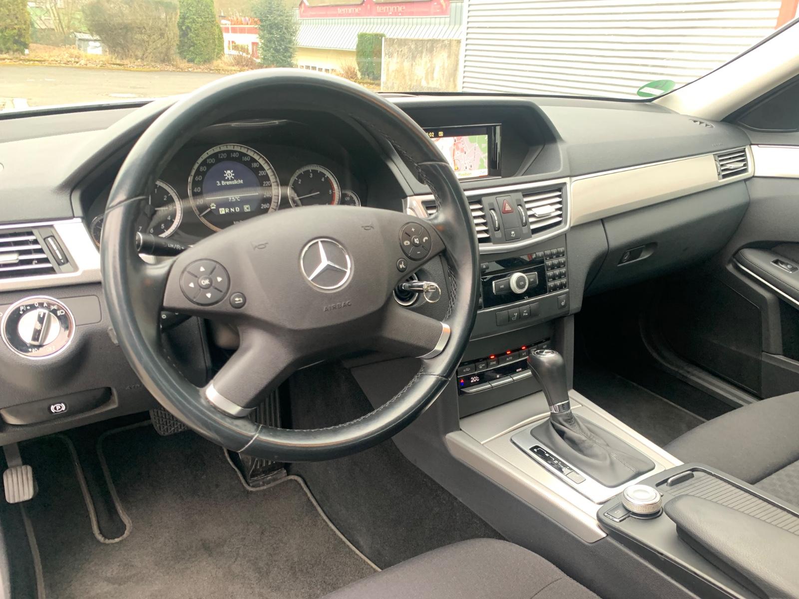 Mercedes-Benz E 220 CDI BlueEfficiency*Navi*Klima*Sitzh*PDC