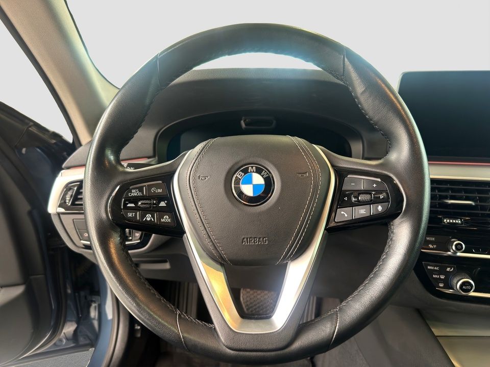 BMW 530i xDrive Touring Pano HUD AHK H&K DrAssProf foto 12